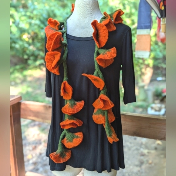 🧡 FLOWER SCARF! - Picture 2 of 8
